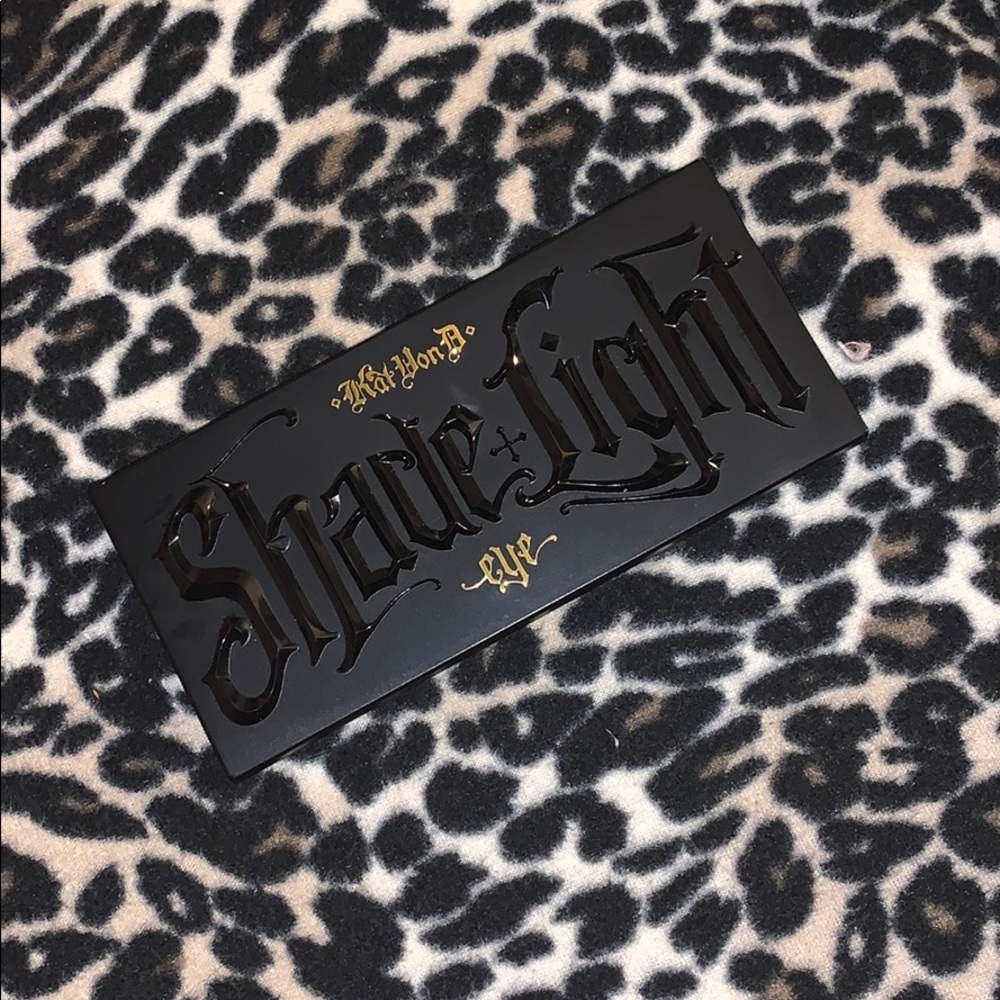 Kat Von D Shade + Light Eyeshadow Palette